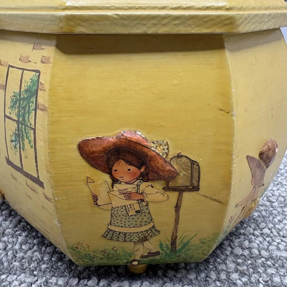 VTG Octagon Decopauge‎ Box 3D Details Little Gifts In Bonnets Lined